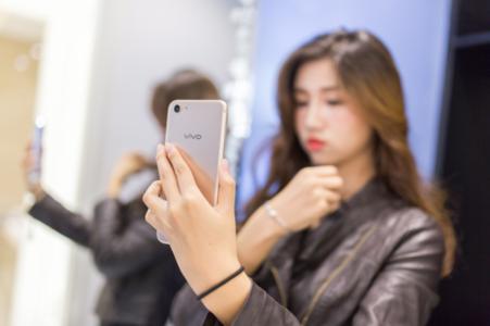 vivox9plus当年有多火,为什么中年人都愿意用vivo