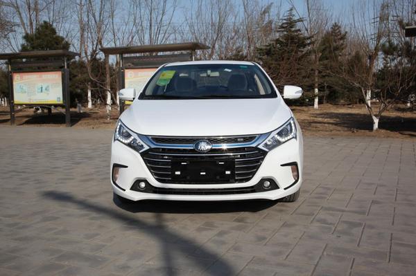 比亚迪秦100油电混合使用感受,比亚迪秦100和秦80怎么区别