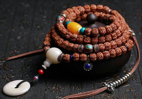 小金刚菩提纹路里有白色东西,纹路深和纹路浅的小金刚