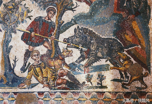 美女手上拿的是什么？猎杀最凶猛动物的复古*器武**