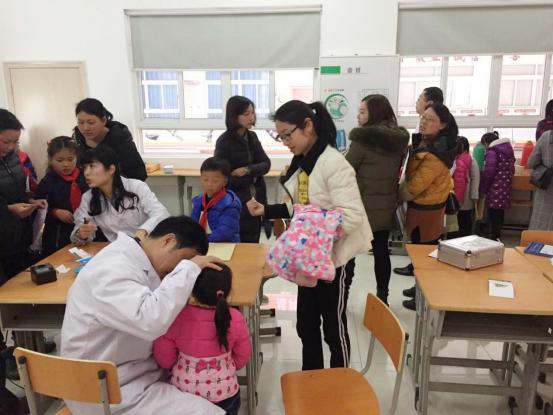 眼科专家公益讲座,眼科义诊关爱老人