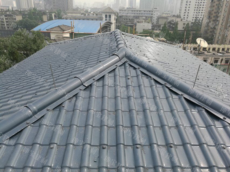 70平树脂瓦屋顶安装要多少材料,安装树脂瓦怎么联系安装师傅