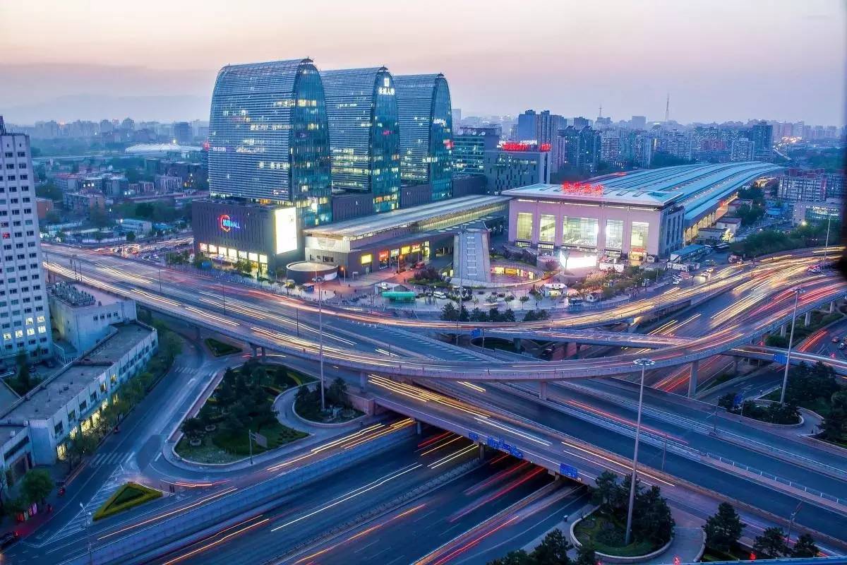 2号线地铁好吃的东西,顺着地铁2号线有哪些好玩的地方