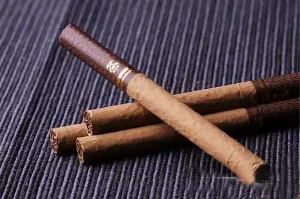 把茶卷起来当烟抽,把茶叶当烟来抽会长不高吗