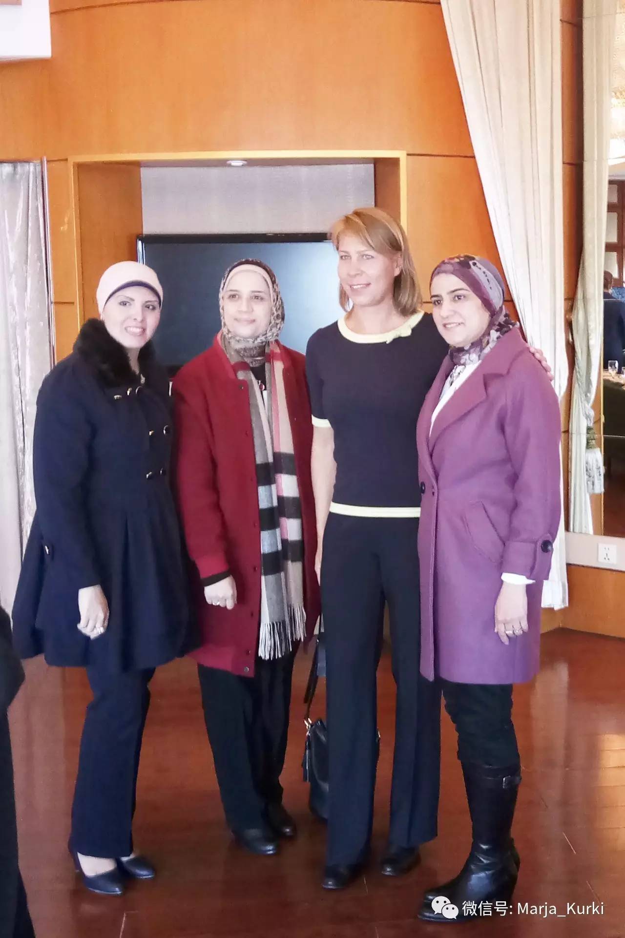 外交官夫人告诉你可以没有名牌包，但这个单品不能少！