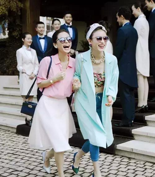 好闺蜜的穿搭技巧,闺蜜聚会这样穿一出现就惊艳全场