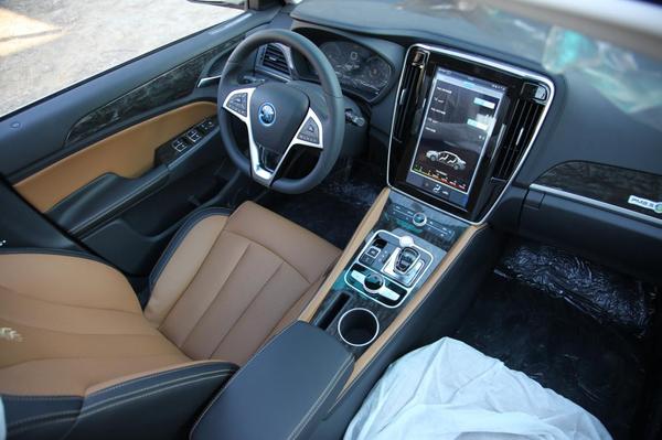 比亚迪秦100油电混合使用感受,比亚迪秦100和秦80怎么区别