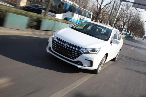 比亚迪秦100油电混合使用感受,比亚迪秦100和秦80怎么区别