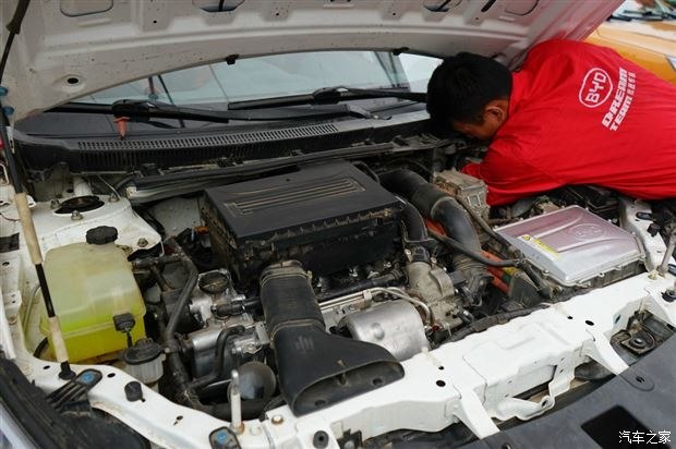 比亚迪秦100油电混合使用感受,比亚迪秦100和秦80怎么区别