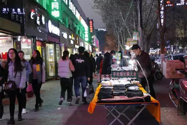 每一个与鱼化寨国际有染的人，都曾对这个小香港有难以言表的热忱