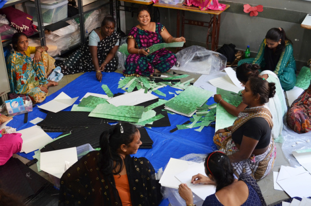 妇女节礼物用纸做的花,妇女节用彩纸做的礼物