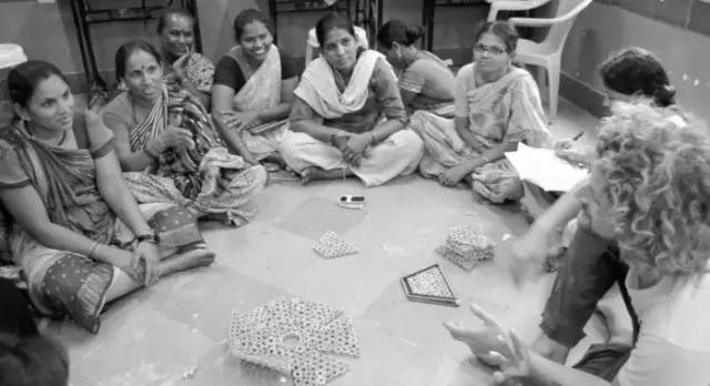 妇女节礼物用纸做的花,妇女节用彩纸做的礼物