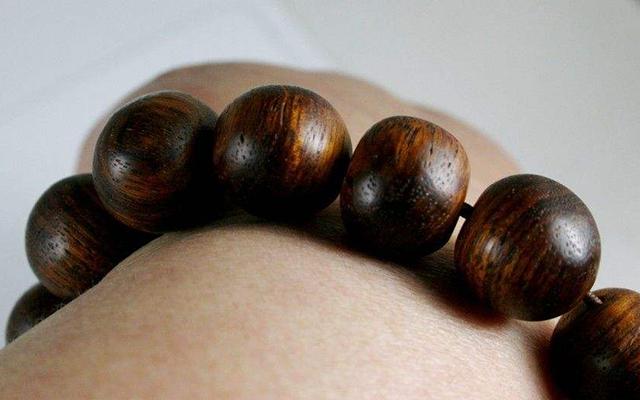 花梨木佩戴讲求,花梨木手链佩戴
