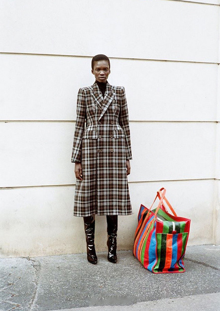 巴黎世家春运同款编织袋,背巴黎世家机车包骑机车