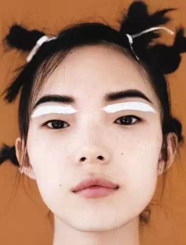 世界顶级超模丹凤眼,丹凤眼宽眼距的女孩好不好看