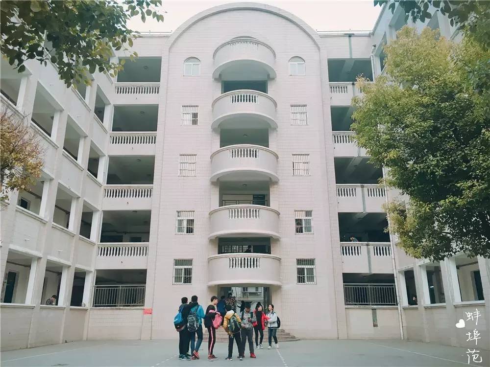 穿上校服，再去蚌埠这所学校走一遍，满满的回忆……