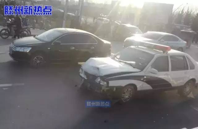 滕州：阳光国际一住户失火；滕都帝景附近一辆轿车翻车；在马路中间停车玩手机；某超市自己关店整改！出租车怼了警车！