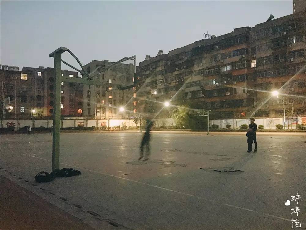 穿上校服，再去蚌埠这所学校走一遍，满满的回忆……