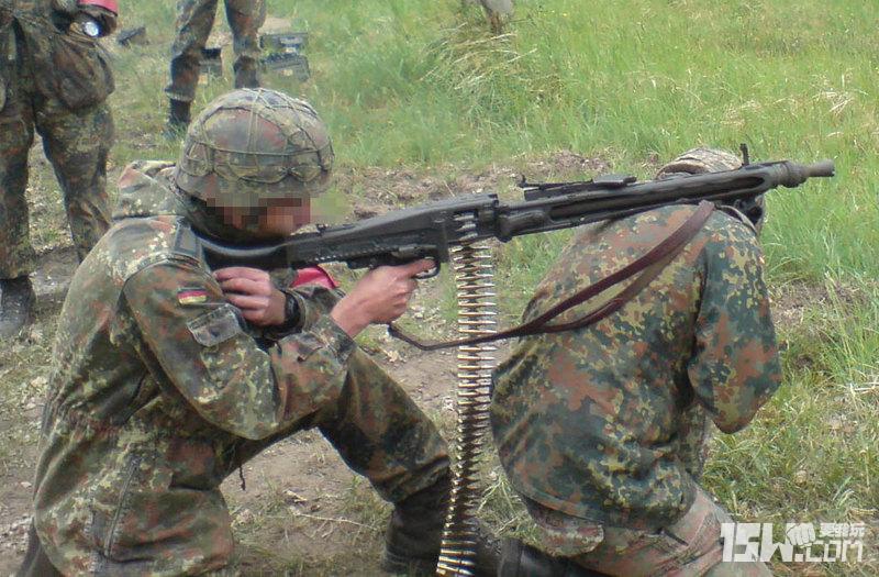 早期mg42通用机枪,1968年德国mg3机枪连射展现