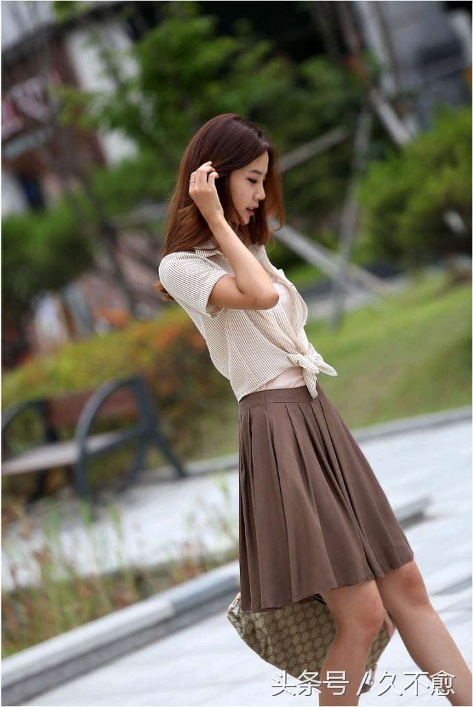 不愈美图：金雅兰：靓丽佳人，影姿卓越，气若兰