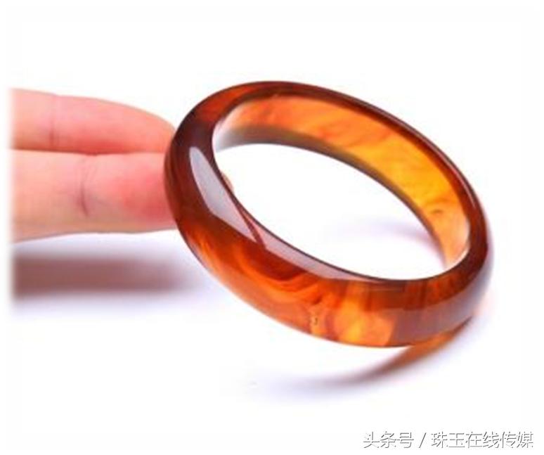 买金丝玉手镯前要知道这些,石英质玉手镯值得购买吗