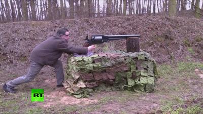 地铁惊现“大力神”，小伙子你前途无量啊