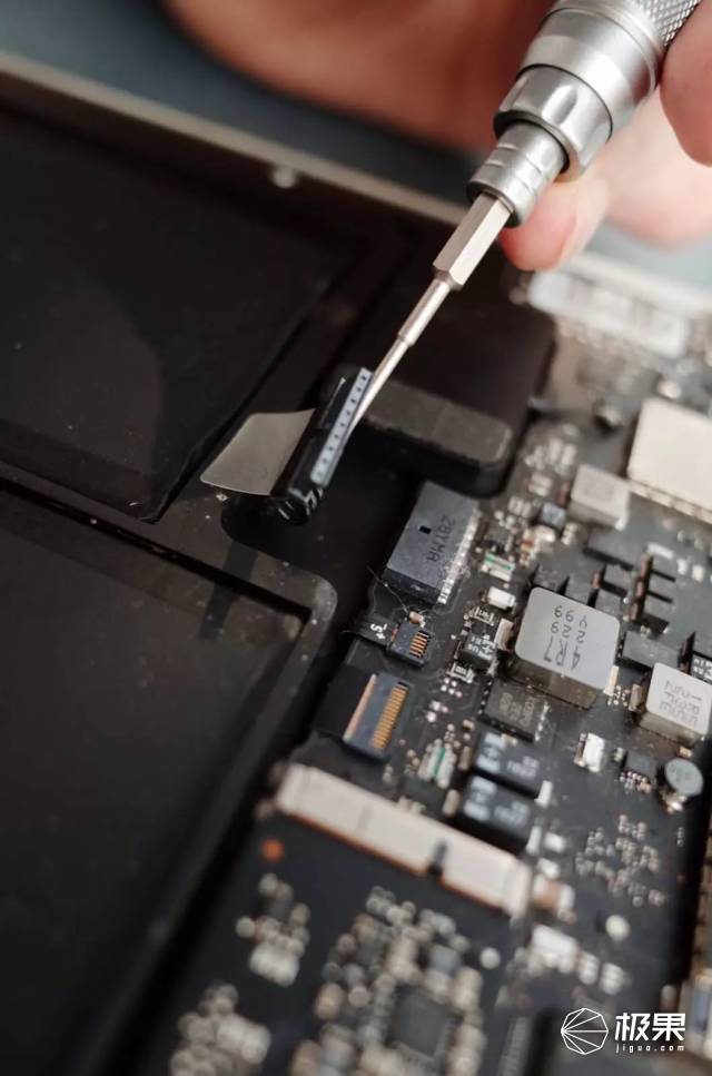 macbookpro2017款13寸更换电池,如何给老款macbook升级系统