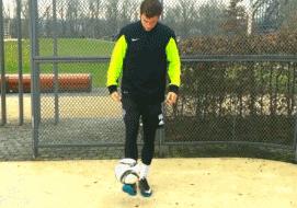 足球弧线球怎么提升射门力度,足球涨球技巧