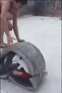 地铁惊现“大力神”，小伙子你前途无量啊