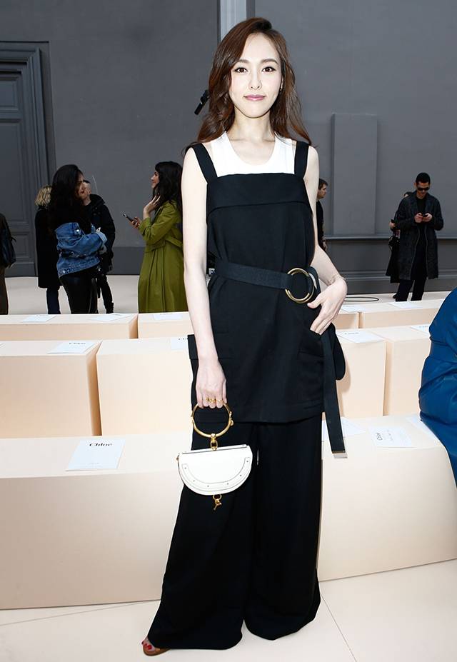 明星时装周观秀状态,巴黎时装周明星看秀的意义