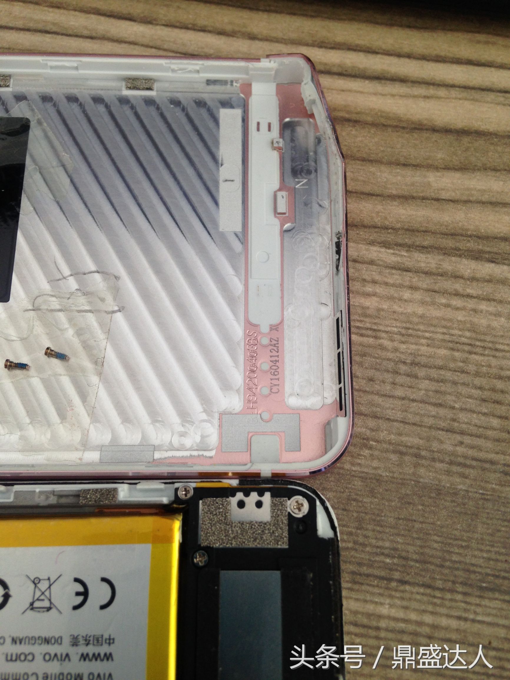 拍视频夫妻俩吵架,夫妻吵架摔手机后的效果