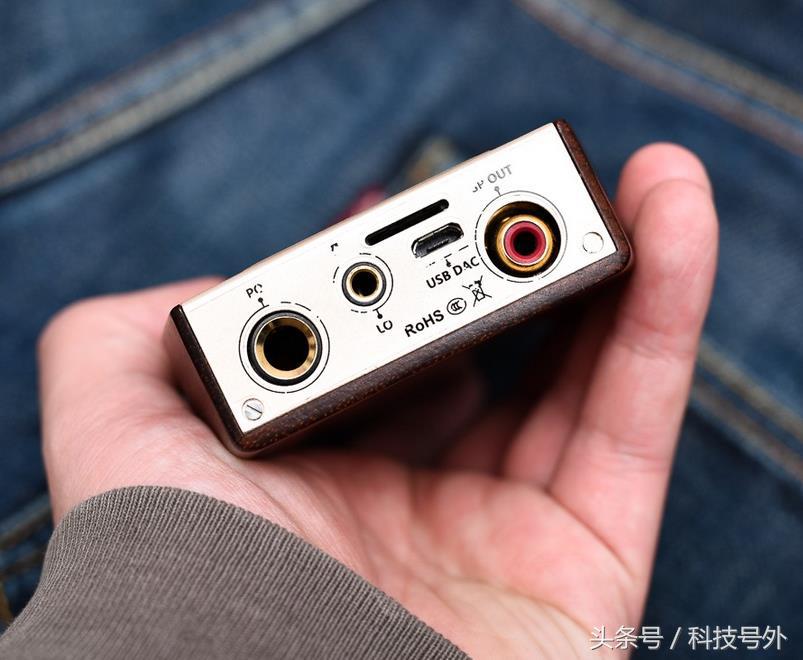 2.4寸屏+64GB+花梨木外壳，比iPhone7还逼格