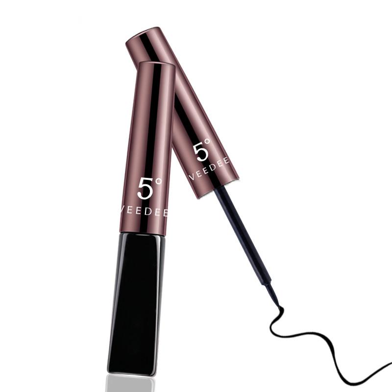 妆容中最重要的部位,妆容重点在睫毛