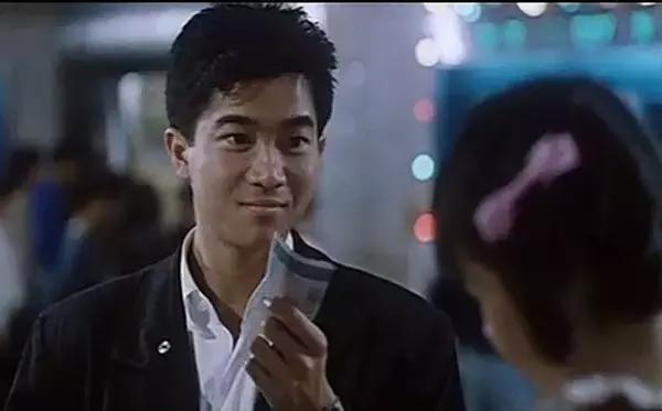 19岁出道经典歌曲,19岁与张国荣搭戏成名