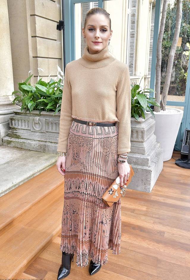 明星时装周观秀状态,巴黎时装周明星看秀的意义