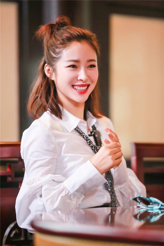 江一燕端庄优雅轻松驾驭各种风格,江一燕和舒淇照片