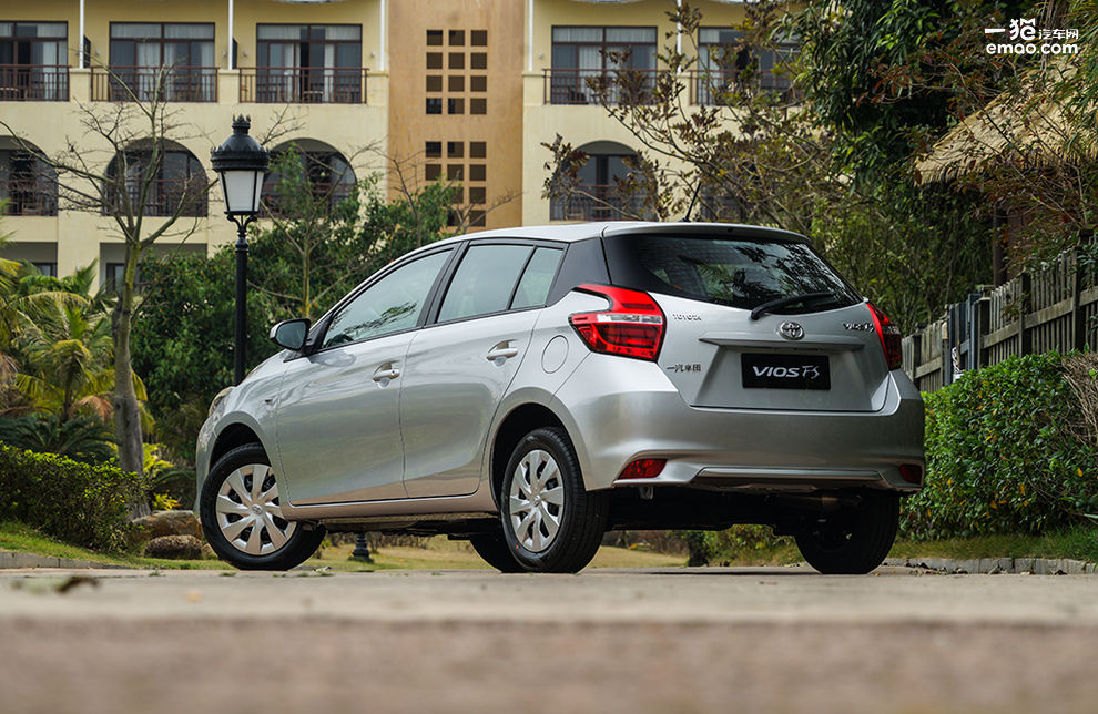 19年3月入户丰田两厢威驰fs二手,试驾丰田威驰fs最低配