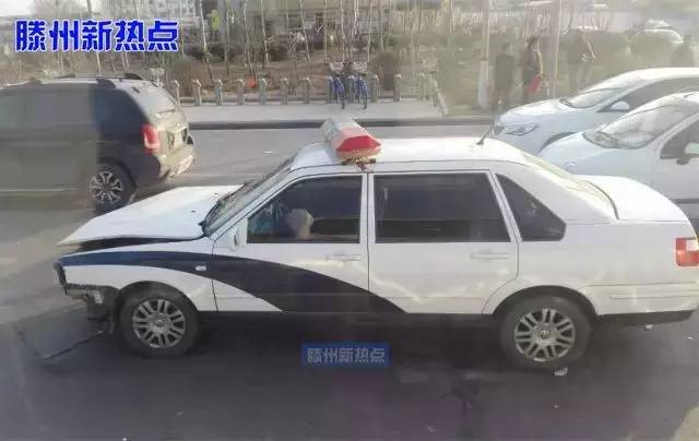 滕州：阳光国际一住户失火；滕都帝景附近一辆轿车翻车；在马路中间停车玩手机；某超市自己关店整改！出租车怼了警车！