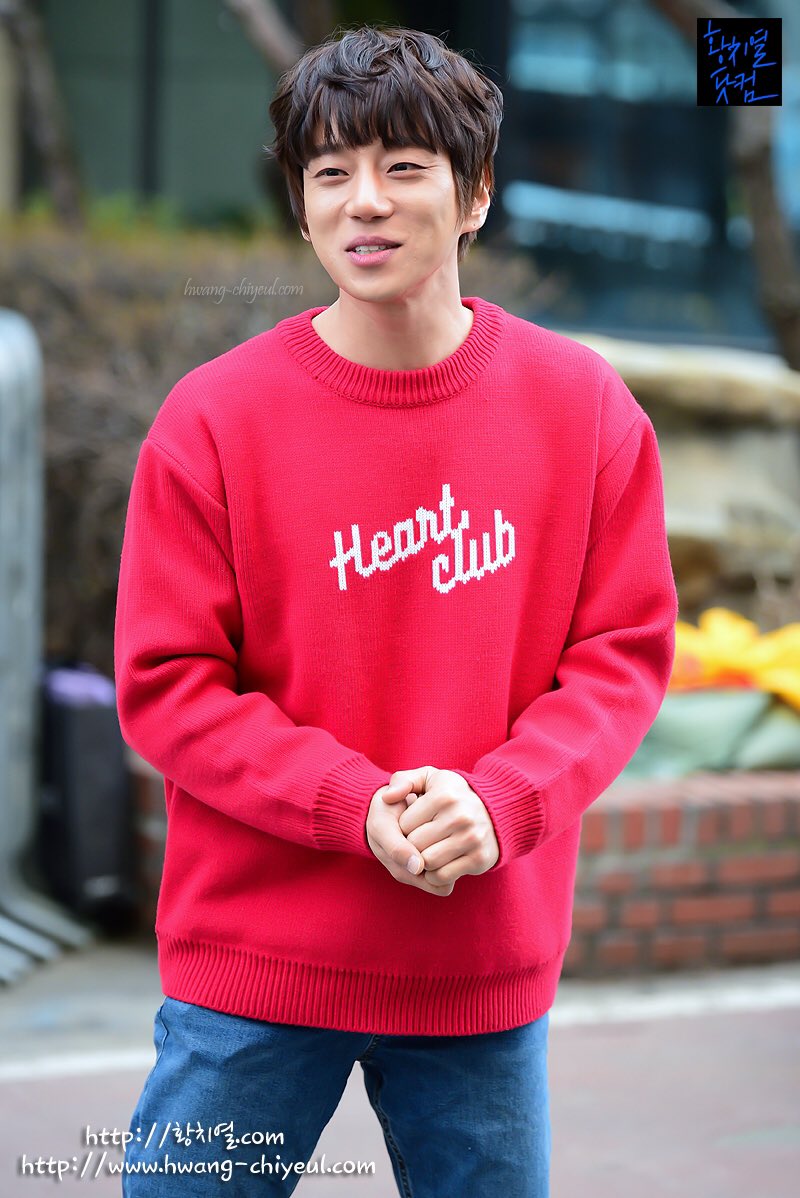 170327每周一都如此鲜嫩！黄MC“不朽”上班造型盘点