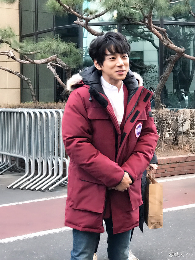 170327每周一都如此鲜嫩！黄MC“不朽”上班造型盘点