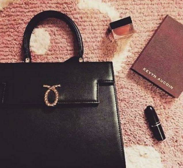 英国女王背双肩包,英国女王专宠乔治王子