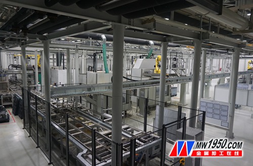 整条生产线自动化程度高,整条生产线包装人工很少