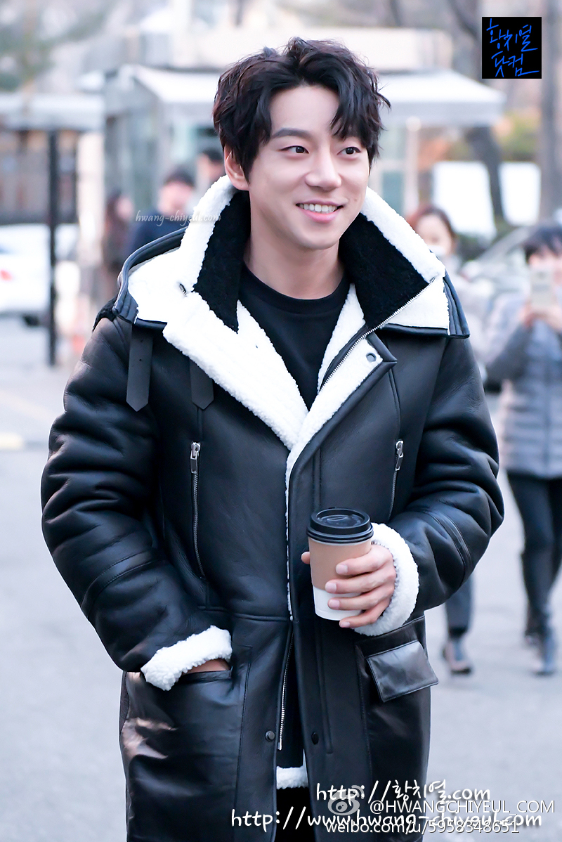 170327每周一都如此鲜嫩！黄MC“不朽”上班造型盘点