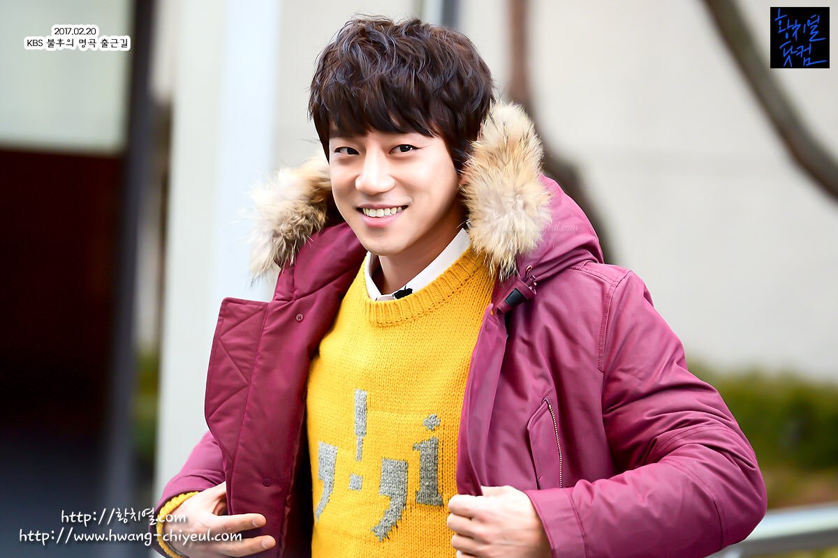 170327每周一都如此鲜嫩！黄MC“不朽”上班造型盘点