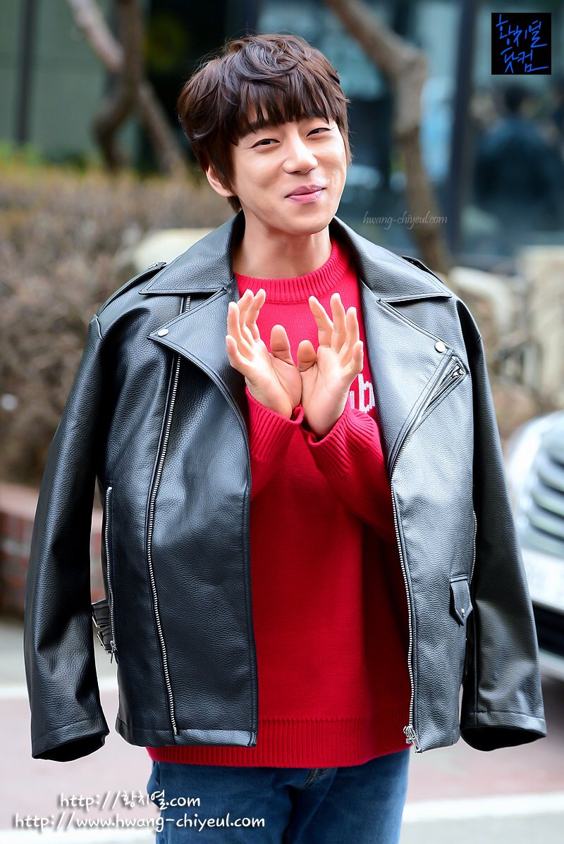 170327每周一都如此鲜嫩！黄MC“不朽”上班造型盘点