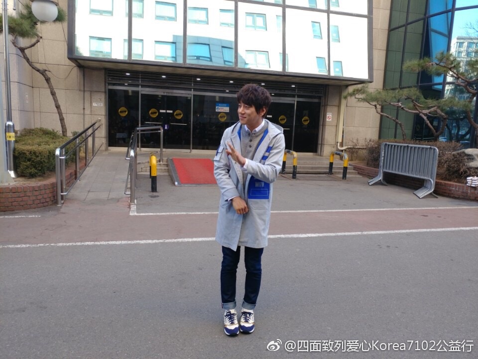 170327每周一都如此鲜嫩！黄MC“不朽”上班造型盘点