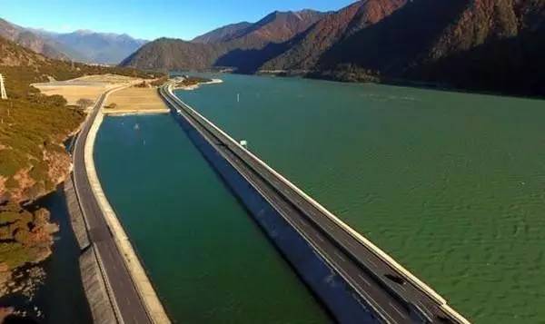 中国最美高速拉林公路,拉林高速最美路段