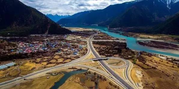 中国最美高速拉林公路,拉林高速最美路段