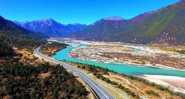 中国最美高速拉林公路,拉林高速最美路段