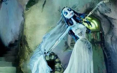 同事看到我就哈哈大笑,同事问我为什么对着屏幕发呆